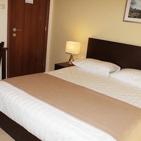 Rea Hotel Heraklion  Екстер'єр фото