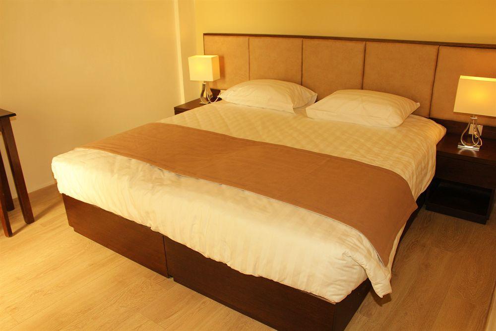Rea Hotel Heraklion  Екстер'єр фото