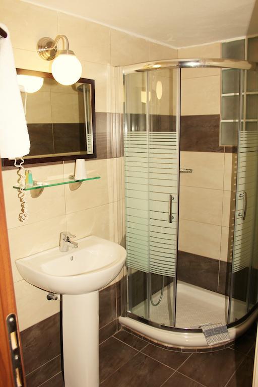 Rea Hotel Heraklion  Екстер'єр фото